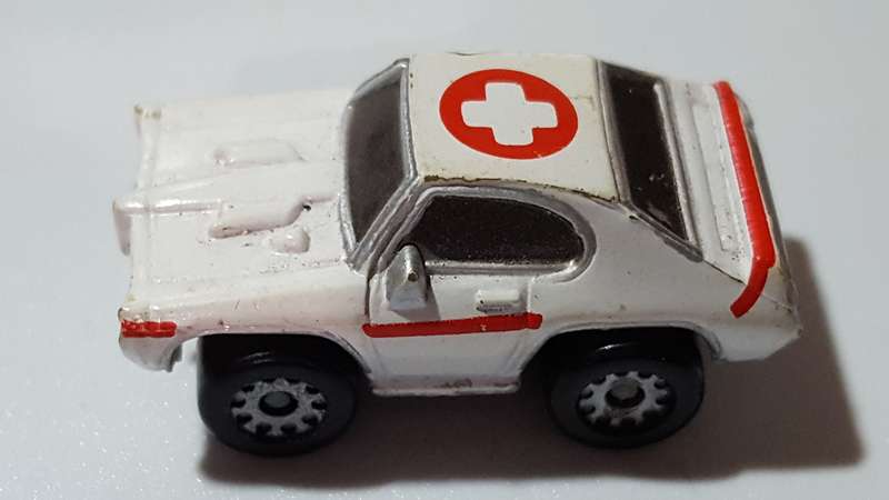 Micro Machines 1986 Galoob Medical Pontiac GTO