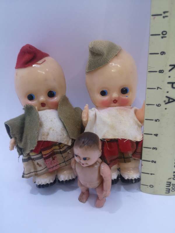Hard plastic Kewpie dolls with movable hands - small doll with moving hands and legs