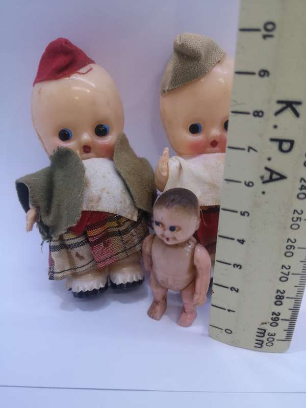 Hard plastic Kewpie dolls with movable hands - small doll with moving hands and legs