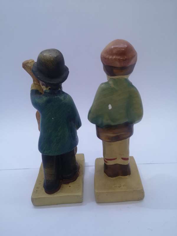 Street preforming figurines
