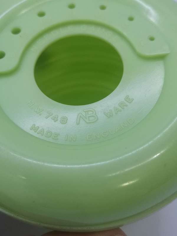 Beehive Light green wool holder bakelite