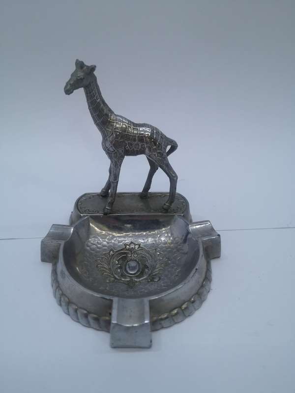 Ashtray with giraffe