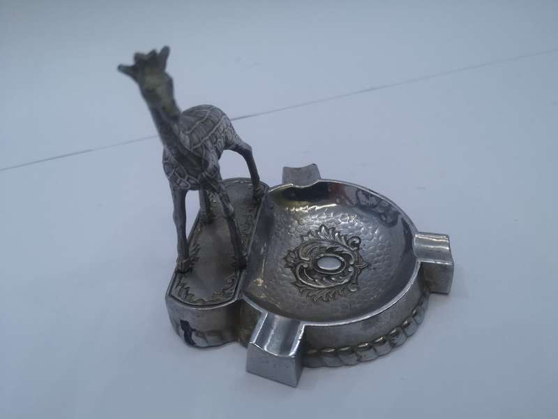 Ashtray with giraffe