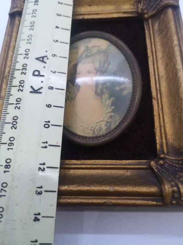 Small ornate frame with picture