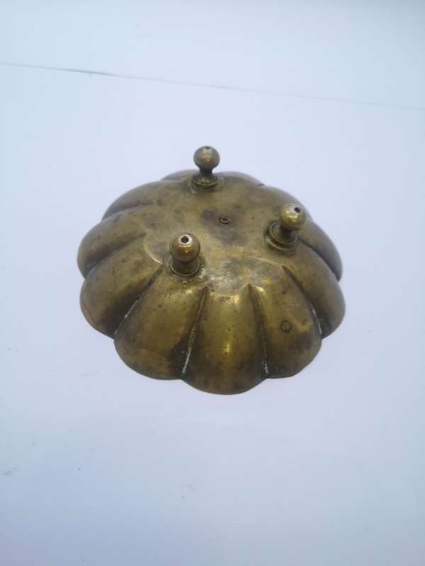 Brass bowl on feet