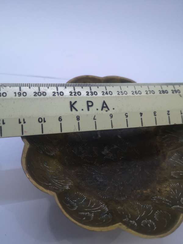 Brass bowl on feet