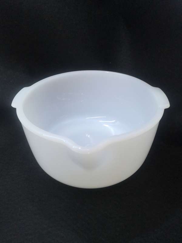Set of Sunbeam Milk glass mixing bowls