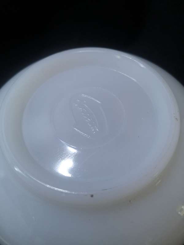 Set of Sunbeam Milk glass mixing bowls