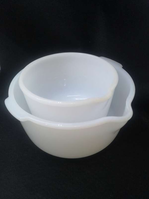 Set of Sunbeam Milk glass mixing bowls