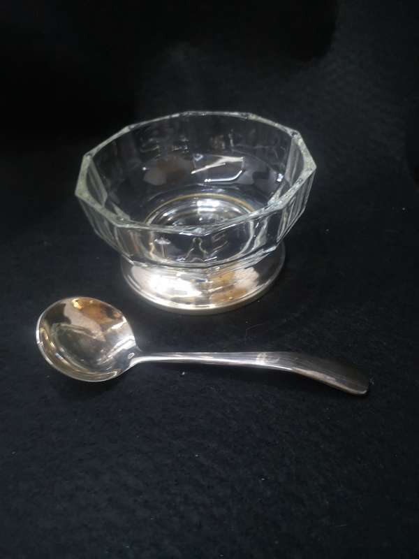 Glass sugar pot with spoon