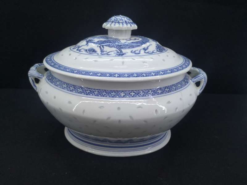 Large Chinese rice grain blue and white lidded bowl - note the hairline crack