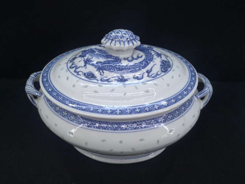 Large Chinese rice grain blue and white lidded bowl - note the hairline crack