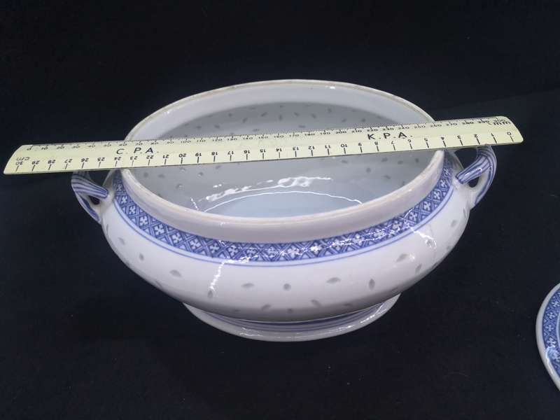 Large Chinese rice grain blue and white lidded bowl - note the hairline crack