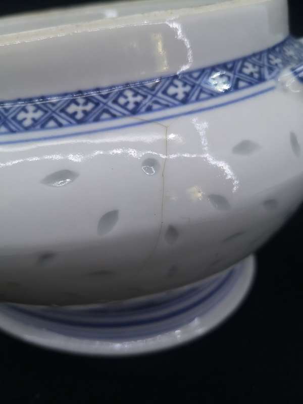Large Chinese rice grain blue and white lidded bowl - note the hairline crack
