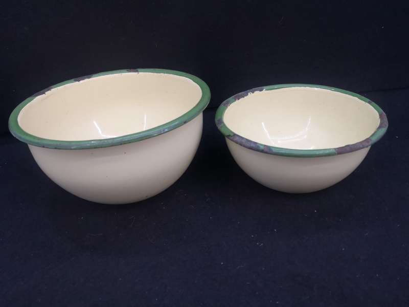 Vintage enamel mixing bowl set