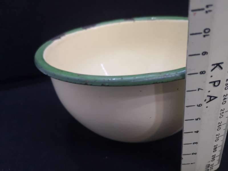 Vintage enamel mixing bowl set