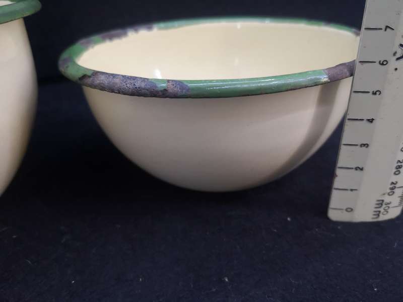 Vintage enamel mixing bowl set