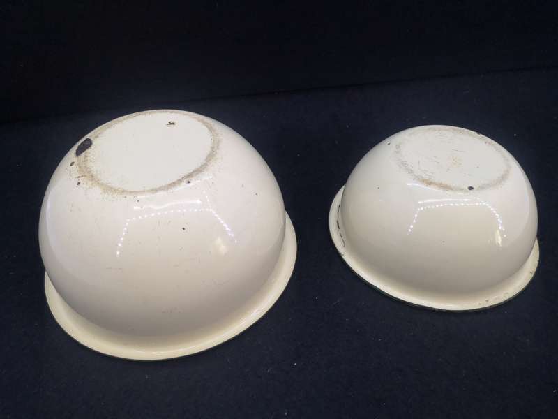 Vintage enamel mixing bowl set