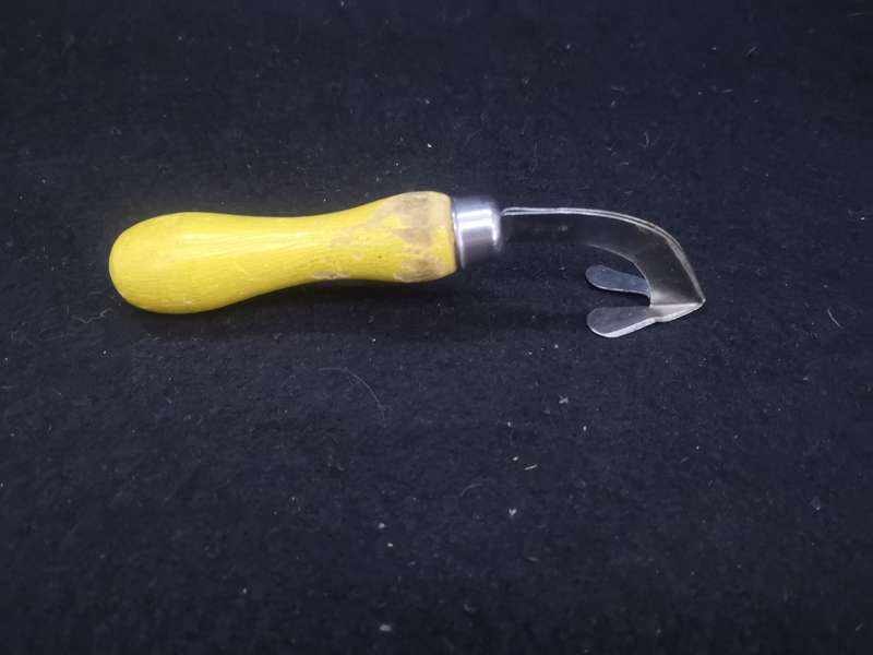 Tala segmenter tool with yellow wooden handle