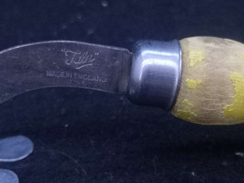 Tala segmenter tool with yellow wooden handle