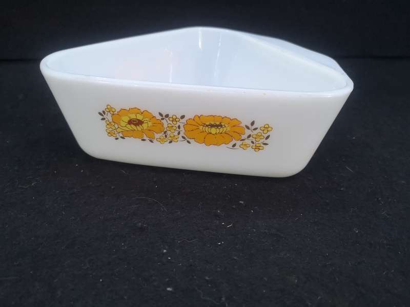 Pyrex triangle dish