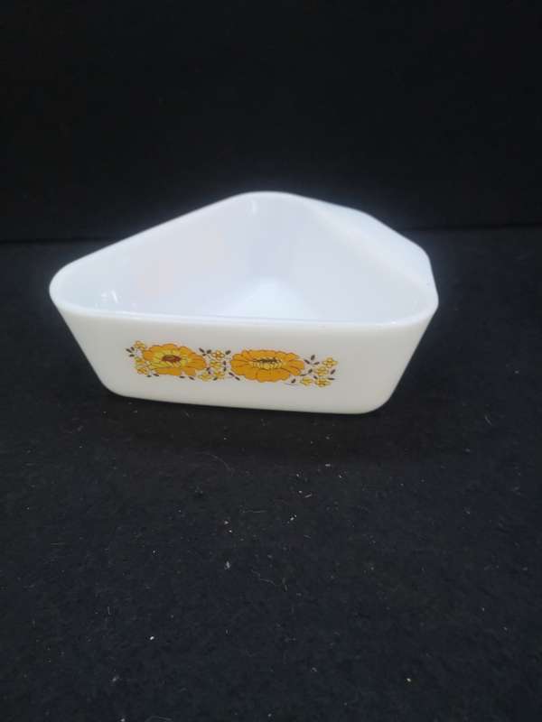 Pyrex triangle dish