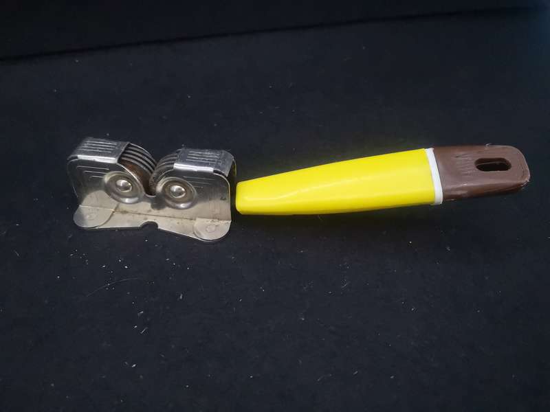 Knife sharpener