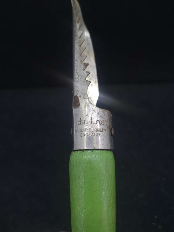 Skyline veg cutter with green wooden handle
