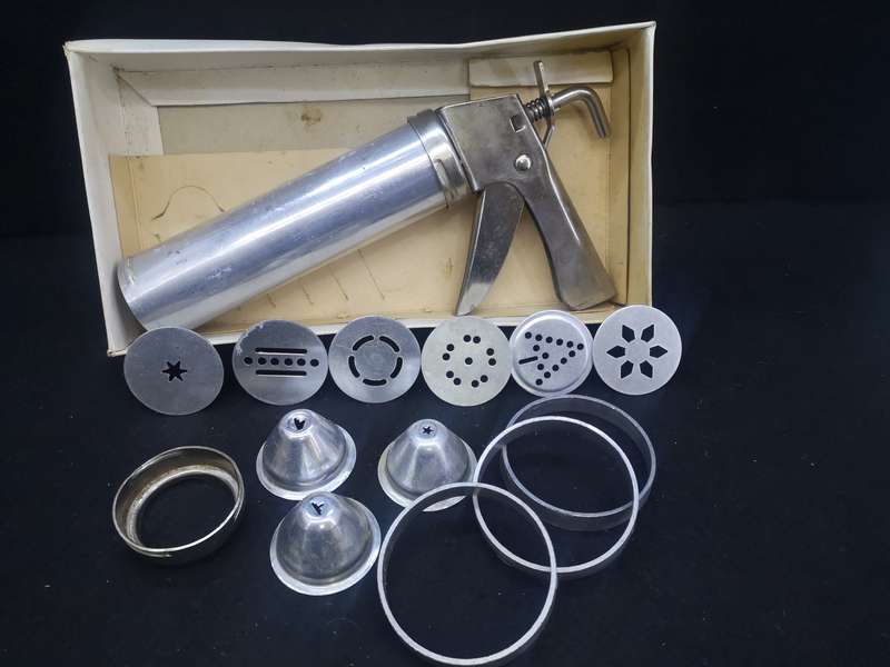 Ideal biscuit and icing gun