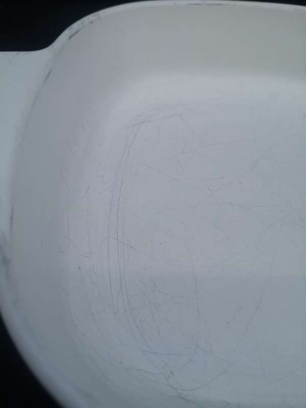 Corning ware dish and lid 23cm