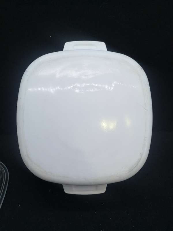 Corning ware dish and lid 23cm