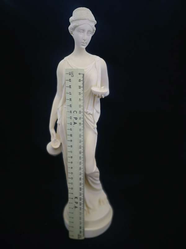 Arta Fina statue