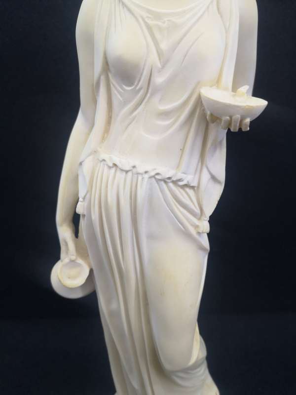 Arta Fina statue
