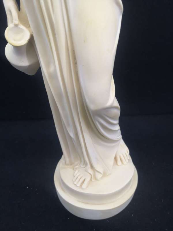 Arta Fina statue