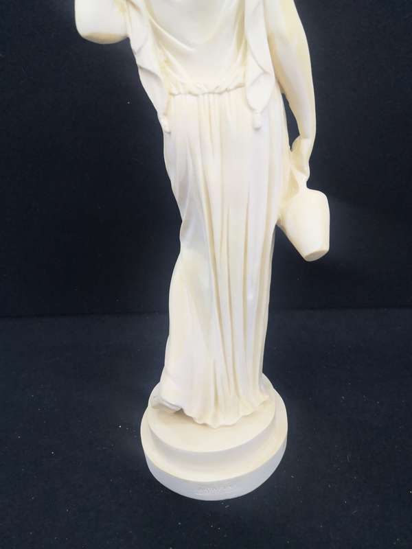 Arta Fina statue