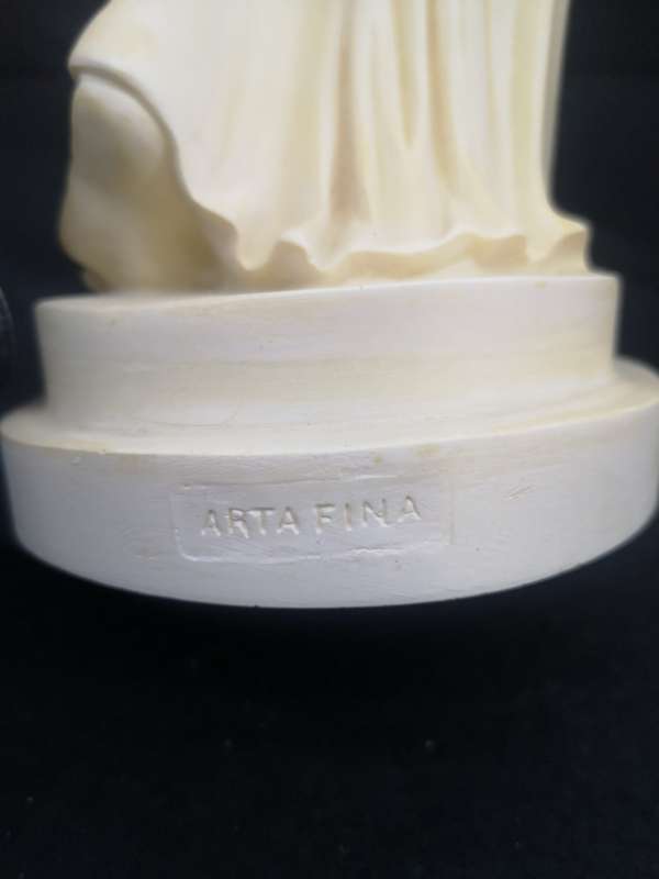 Arta Fina statue