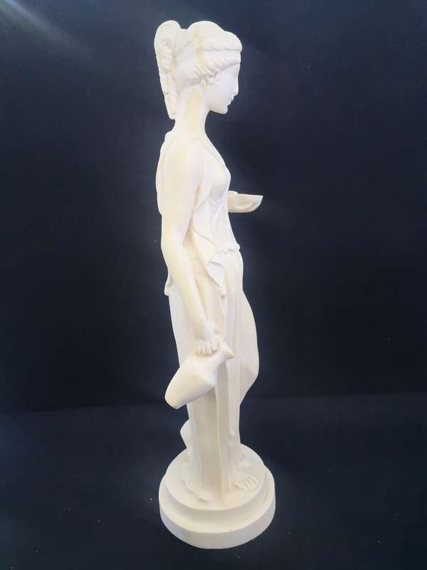 Arta Fina statue