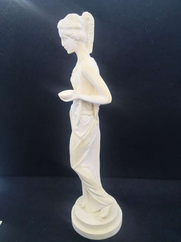 Arta Fina statue