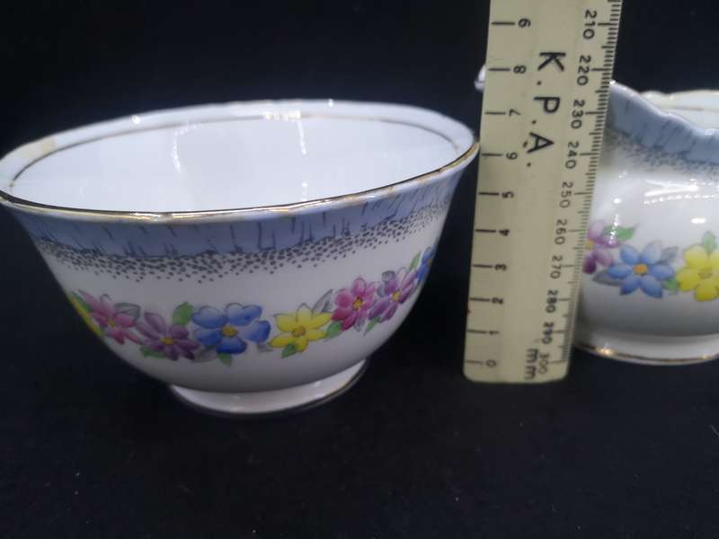 Stunning Vintage Foley milk and sugar