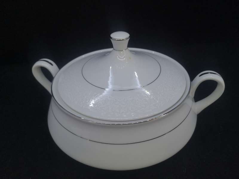 Carlton fine china Japan Plymouth Dish with lid