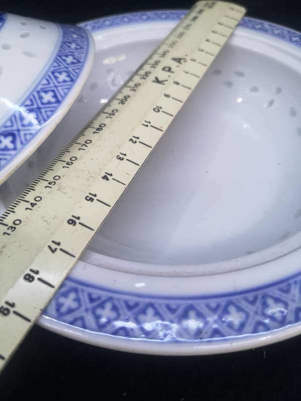 Blue Rice grain shallow bowl and lid