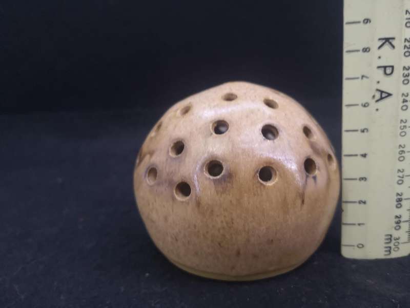 Clay flower frog