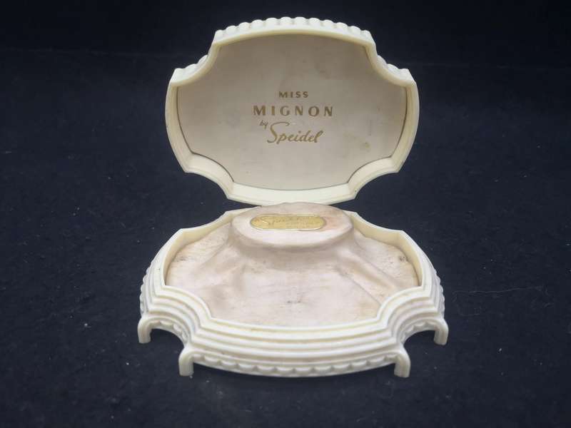 Plastic jewelry presentation box