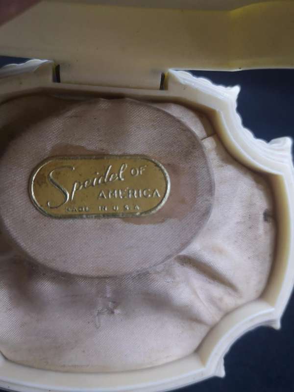 Plastic jewelry presentation box