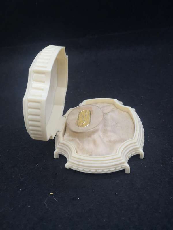 Plastic jewelry presentation box