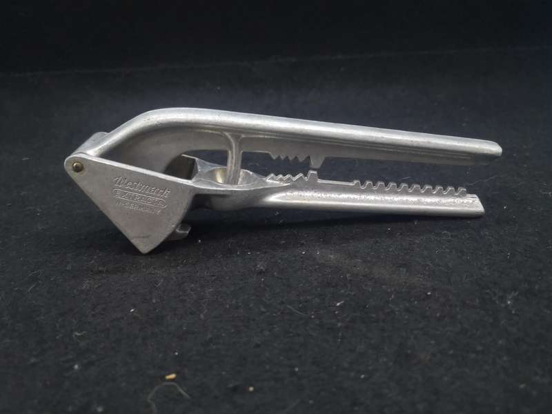 Westmark Garlic press/olive pitter W-Germany