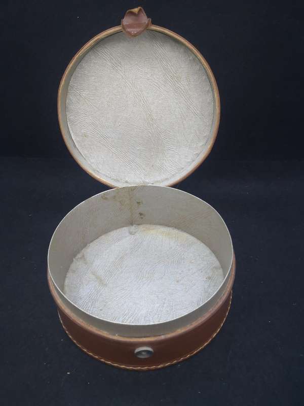 Vintage round leather Collar Box