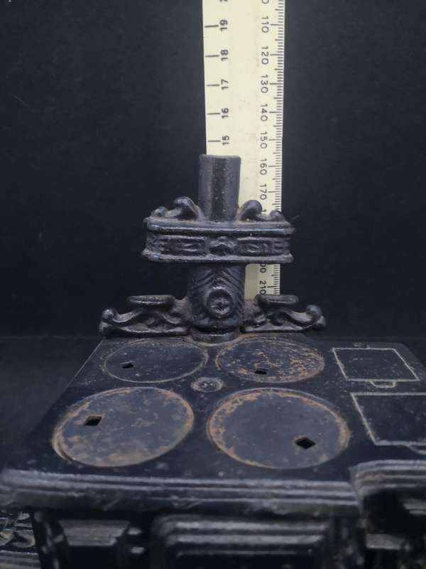 Cast iron Queen salesman sample stove