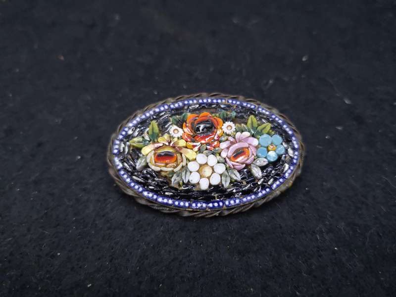 Gorgeous Micro Mosaic brooch - note: the back clip missing