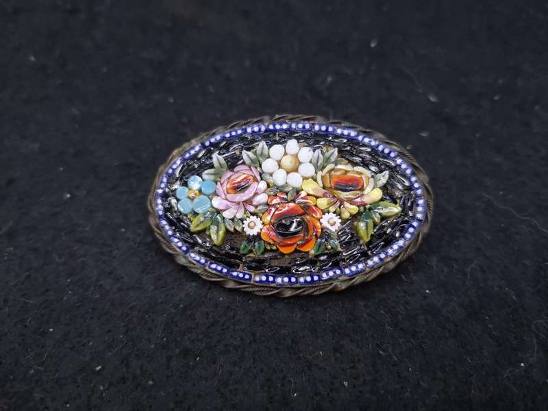 Gorgeous Micro Mosaic brooch - note: the back clip missing